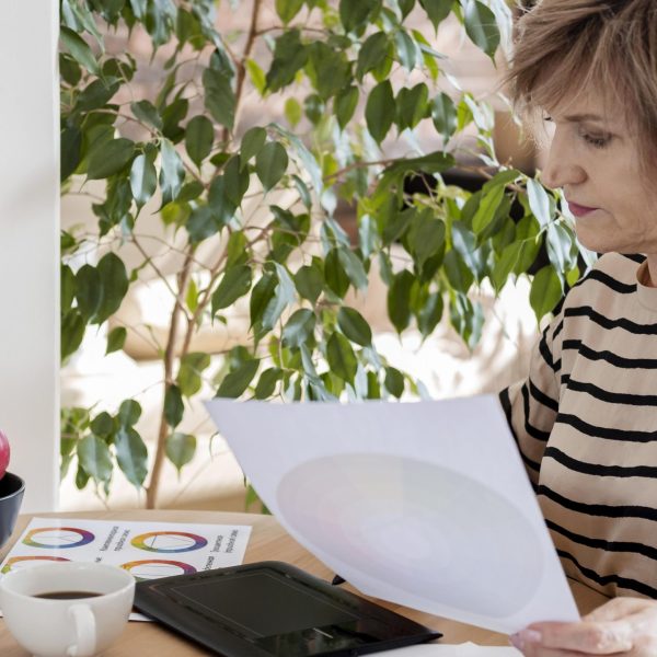 medium-shot-woman-with-drawing-tablet